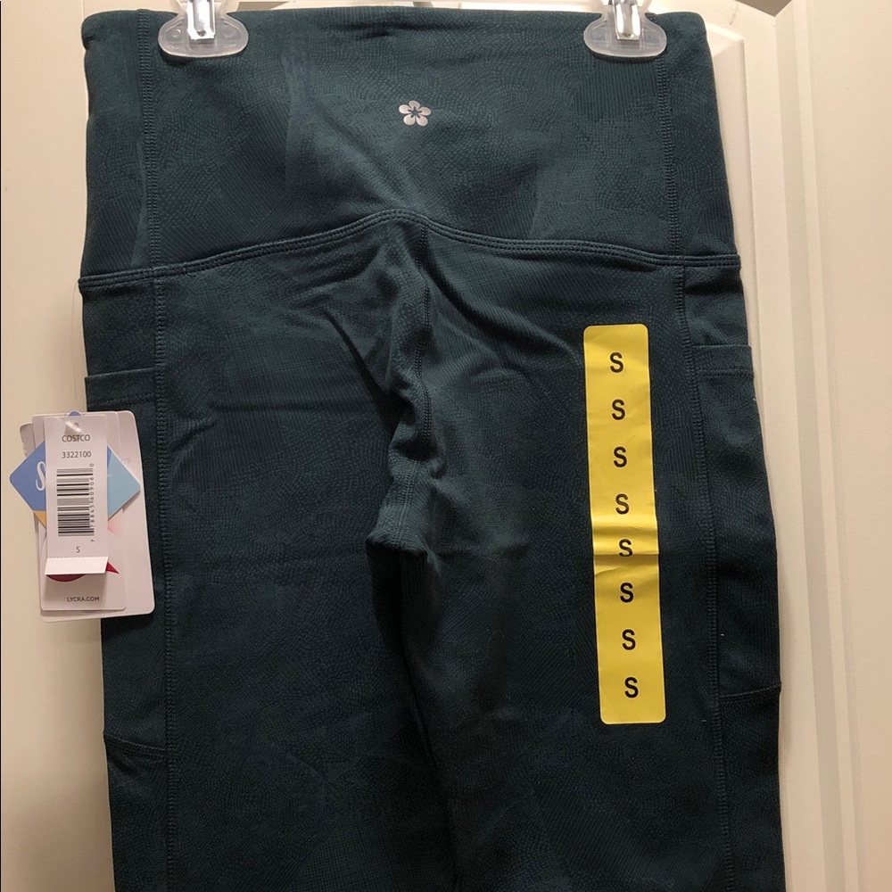 33.   New Tuff Athletics Leggings Women’s Small - Picture 2 of 3